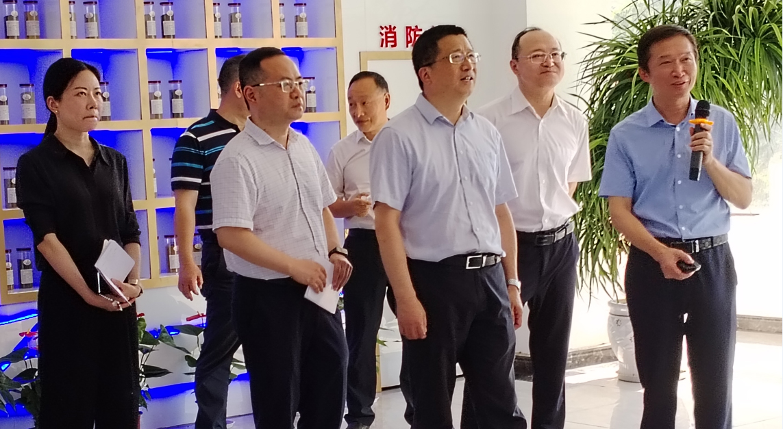 四川證監(jiān)局黨委書(shū)記、局長(zhǎng)唐理斌一行來(lái)公司調(diào)研